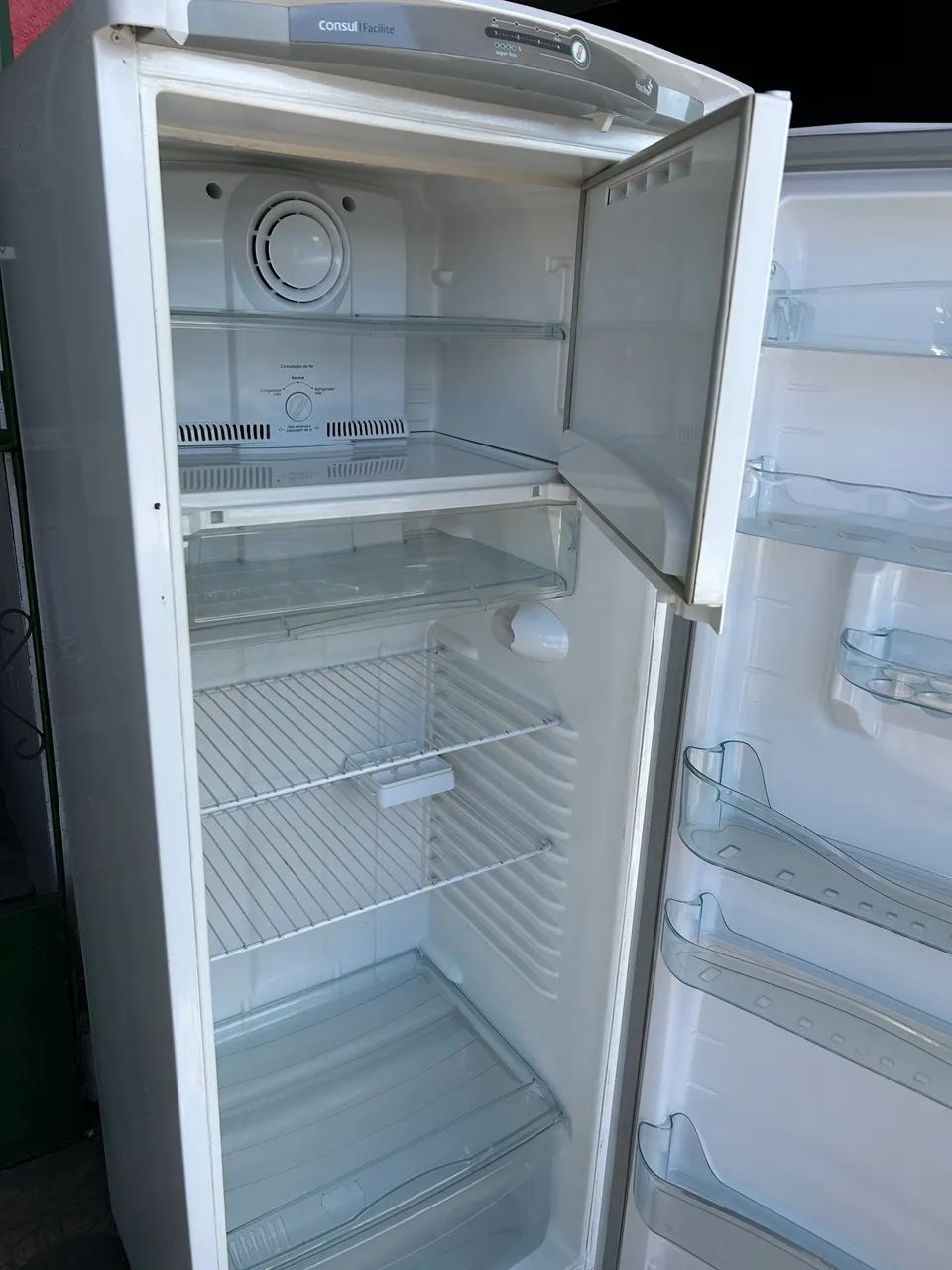 Geladeira e armários