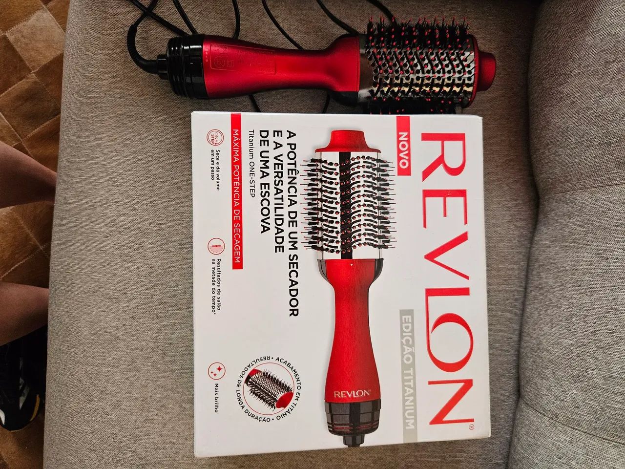 Escova Secadora e Modeladora Revlon One-Step Titanium 