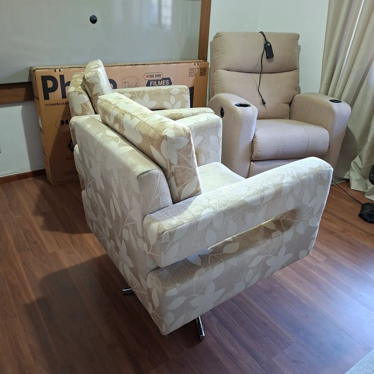 Vendo duas poltronas de veludo. - Foto 4