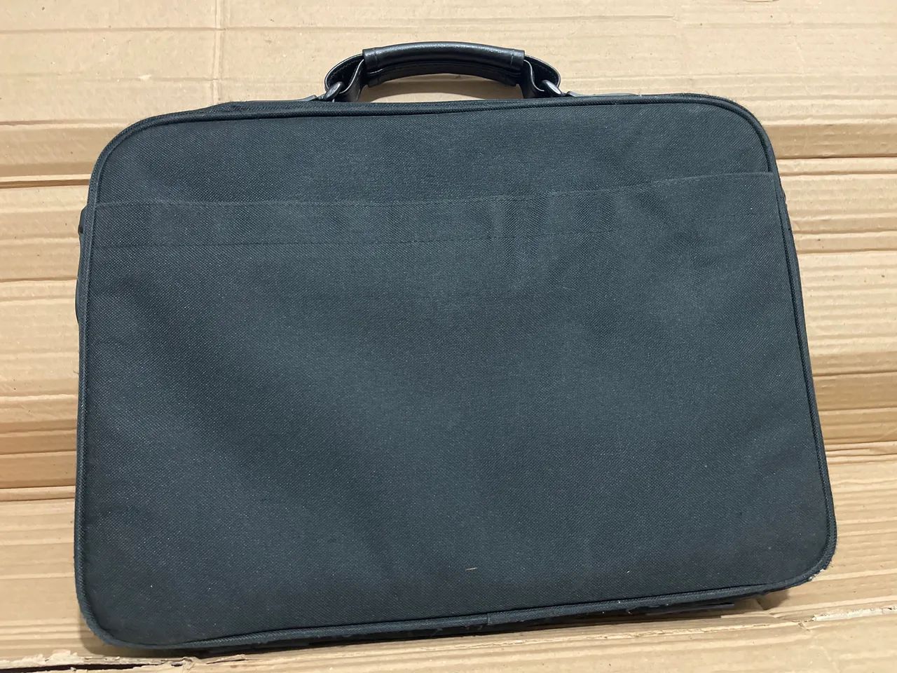 Maleta preta para notebook da marca Brigit ( Usada / Sem alça )  - Foto 5