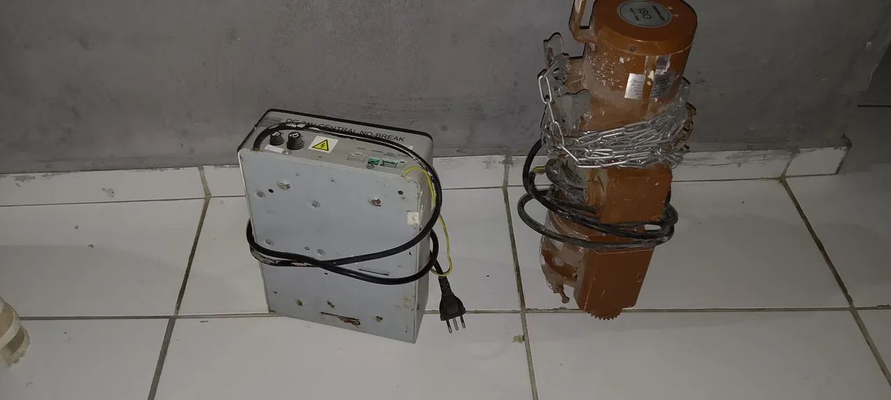 Central no -break e motor para portas automáticas de enrolar  - Foto 2