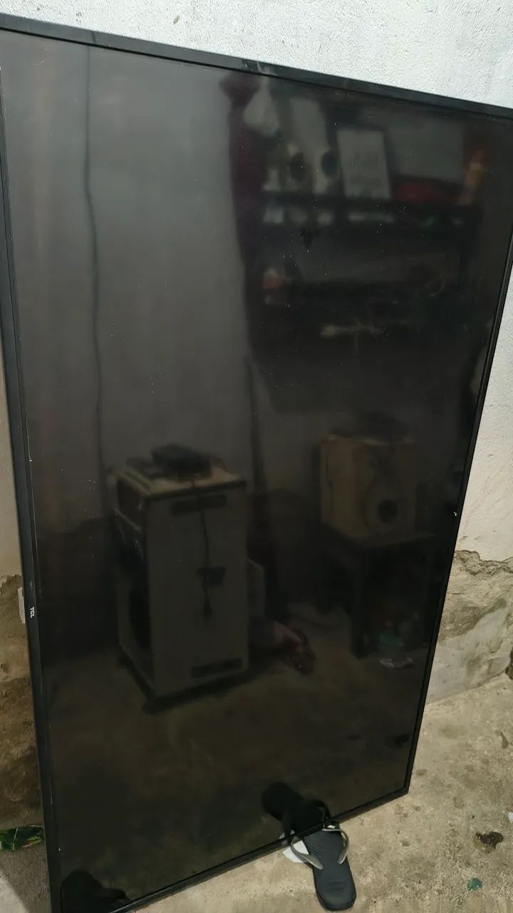 Vendo faço negócio na TV de 65 polegadas tcl com problema na tela
