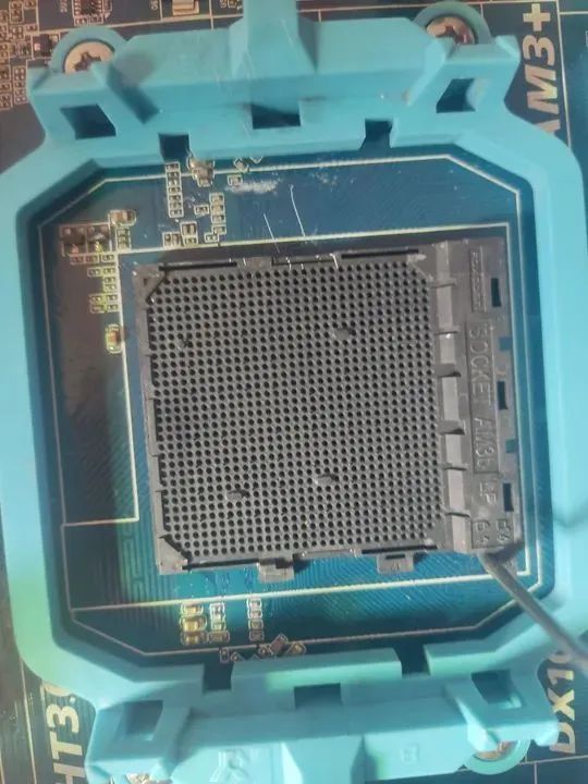 Placa Mãe Gigabyte ( Com Problema ) + Pilha - Foto 4