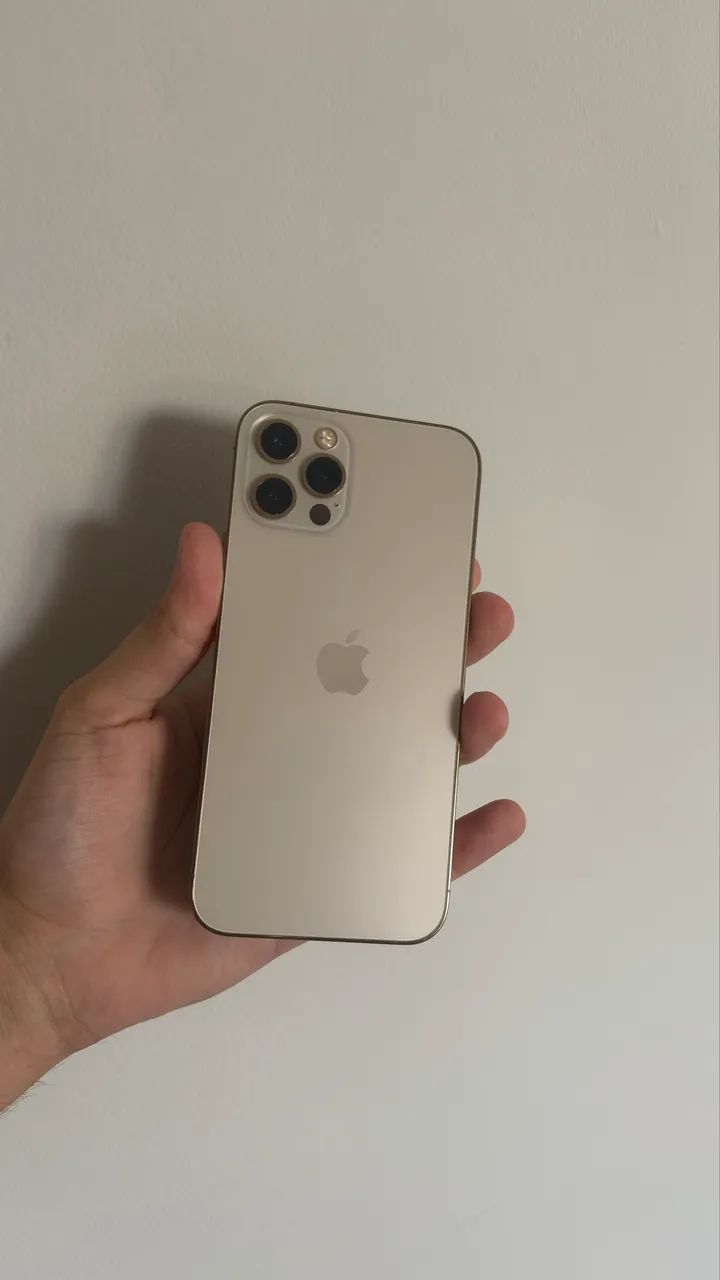 iPhone 12 Pro 256 GB Dourado impecável + cabo e 3 capinhas