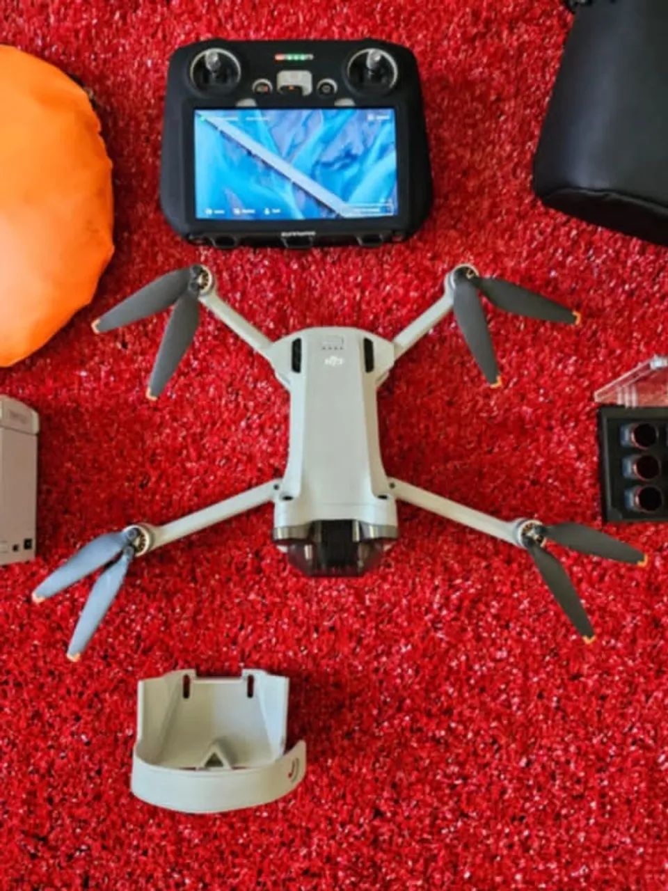 Drone DJI Mini 3 Pro com kit Fly More. Controle com Tela . Zap * - Foto 2