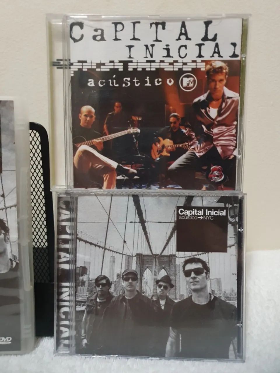 Lote com Discografia Capital Inicial com 2 CDs e 1 DVD - Foto 3