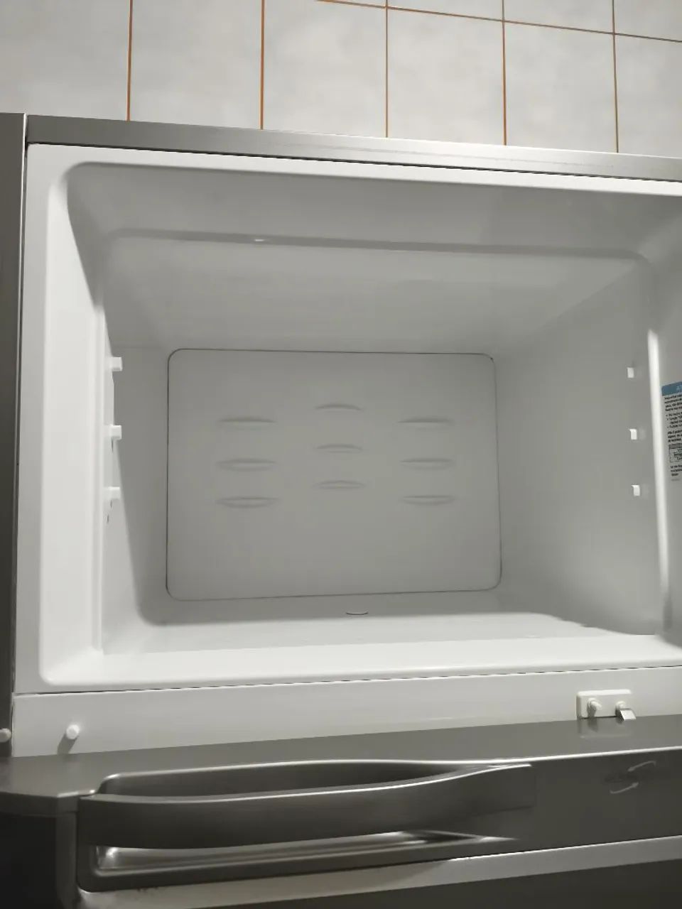 Geladeira Eletrolux DC49x (para conserto ou retirada de peças).