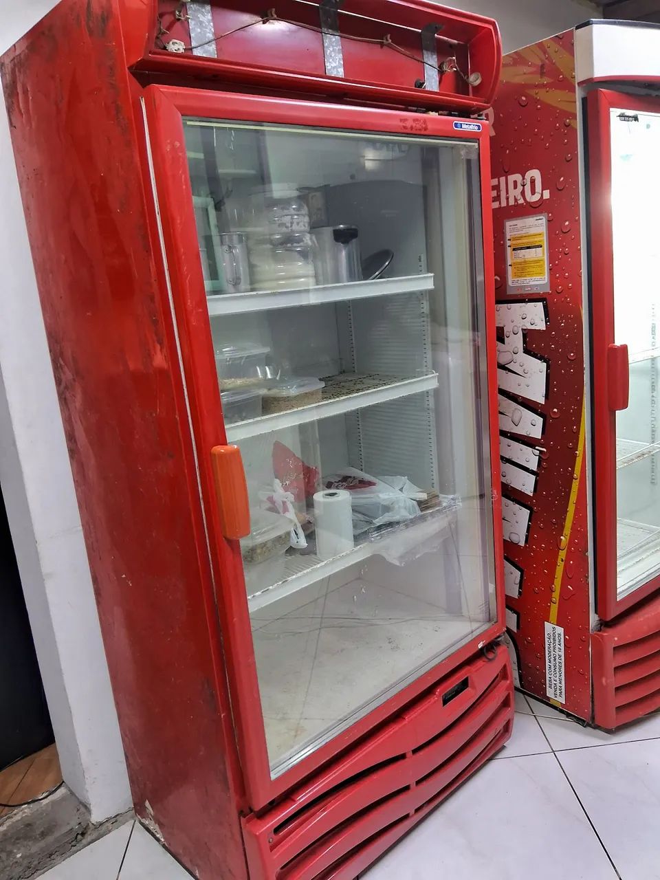 Vendo cooler Coca Cola 800 litros 95 X 2m Metalfrio - Geladeiras e