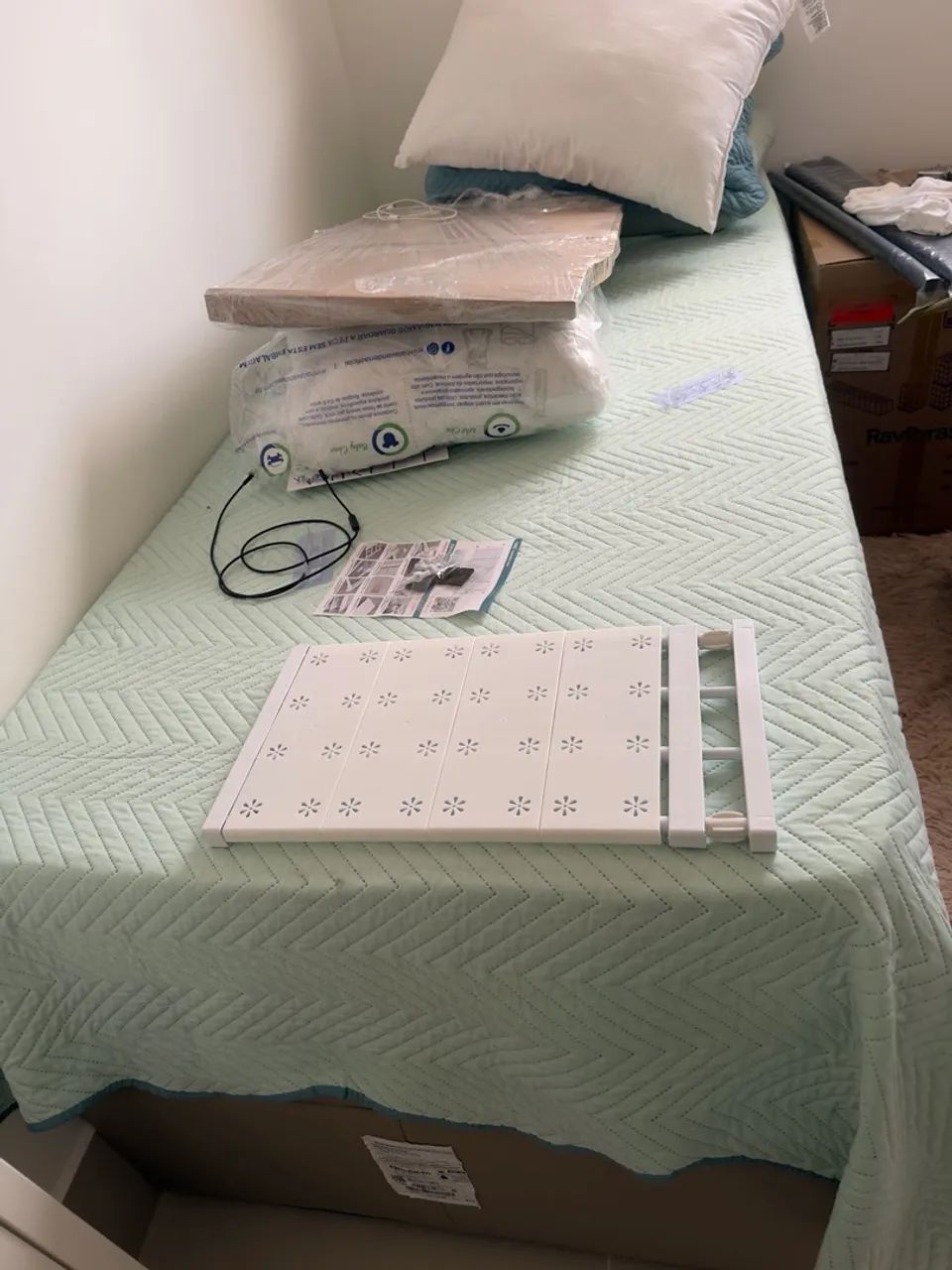Cama de solteiro com base baú 