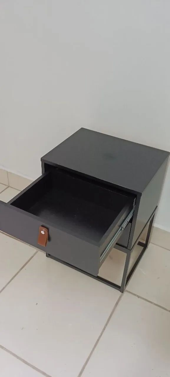 Mesa de cabeceira (criado mudo) bem conservada - Foto 3