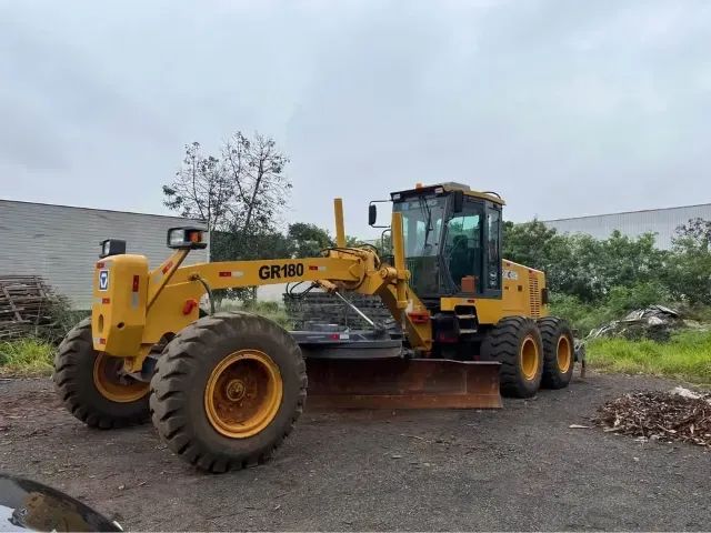 MOTONIVELADORA XCMG GR180 