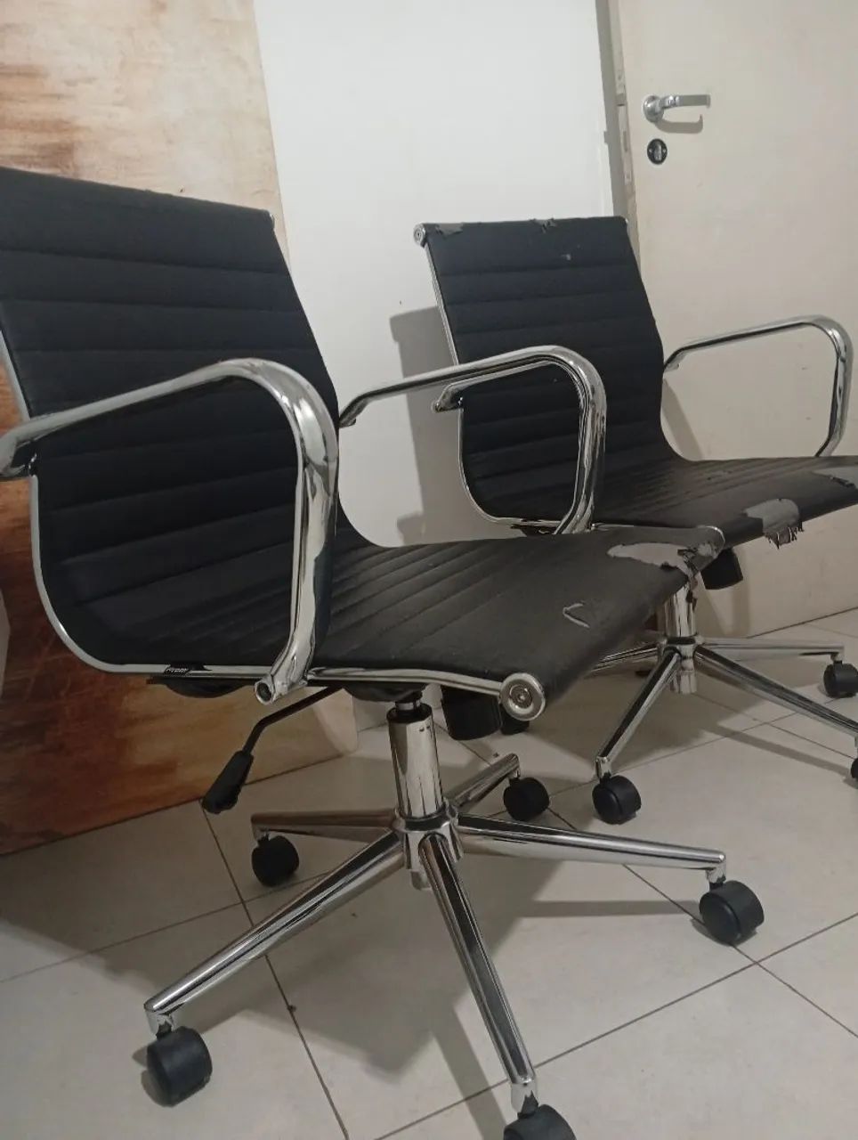 VENDO ESSAS 2 CADEIRA ? - Foto 3