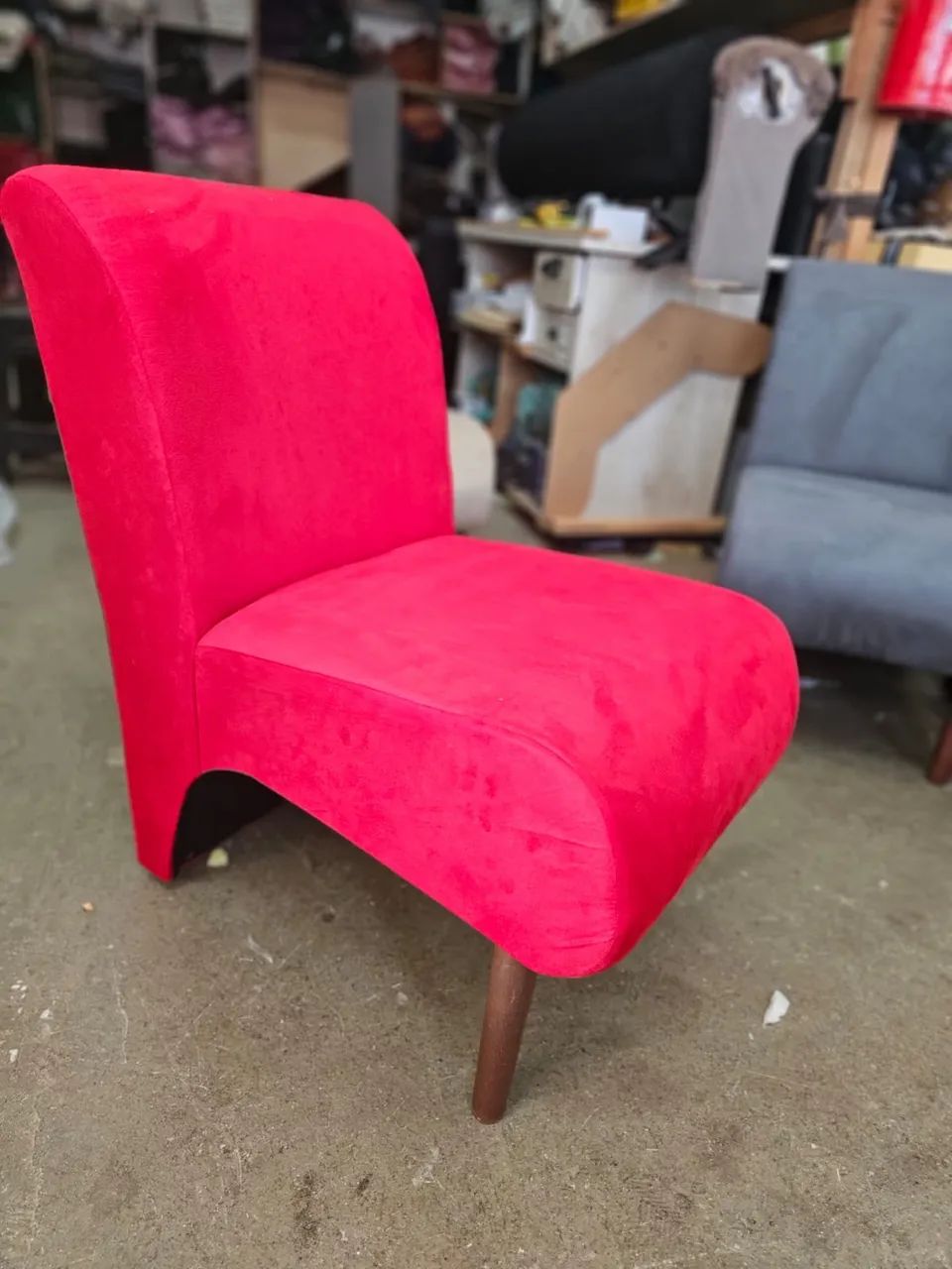 POLTRONAS BELLA ESTOFADAS, PEZINHO PALITO - PAGUE NA HORA DA ENTREGA 