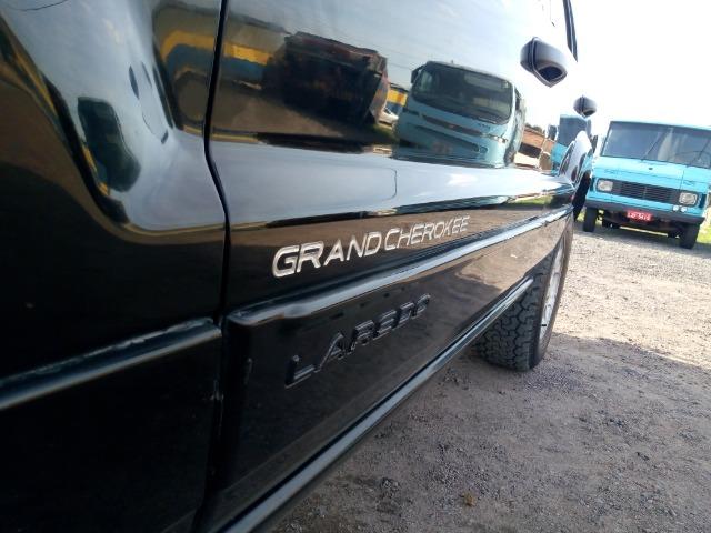 Jeep Grand Cherokee laredo 4.0 6cc linha 4x4 gnv e gasolina - Foto 7