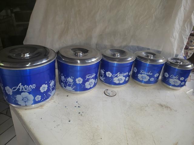 Latas de mantimentos