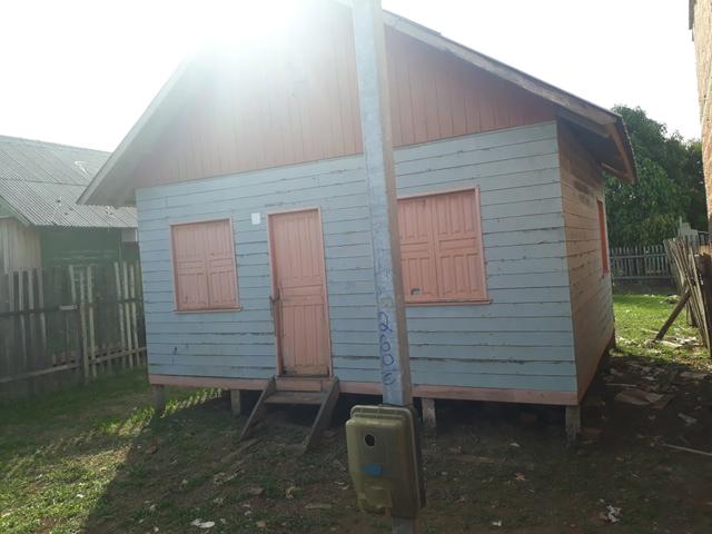 Vende se uma casa