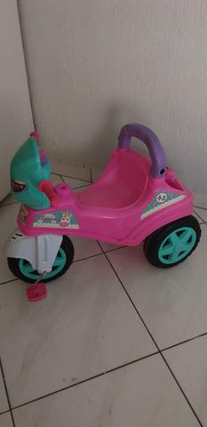 Triciclo infantil menina