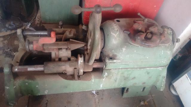Rosquiadeira Ridgid 535 sem motor.