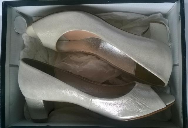 Sapato Peep toe prata marca Divalesi couro puntini nº38 usado, mas em perfeitas condições - Foto 3