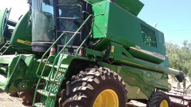 Colheitadeira de Grãos John Deere 1550