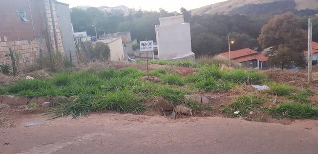 Vende este lote no Morada do Sol 1