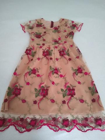 Vestido ( usado uma única vez.)