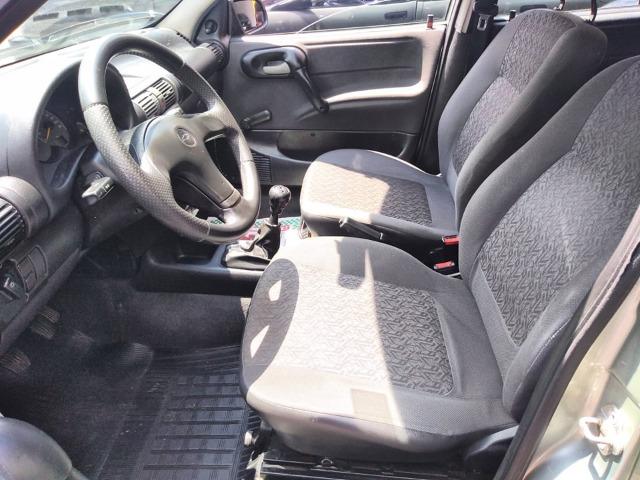 Chevrolet Corsa Classic 1.0 life flex com direção hidráulica 2006 - Foto 8