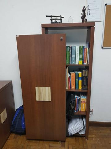 Mesa executiva + bancada + armário c/ prateleria Escritório - Foto 4