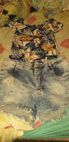 boris com short jeans