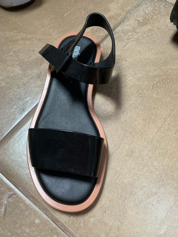 mar sandal preta