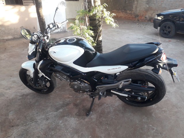 VENDO SUZUKI GLADIUS 650 C