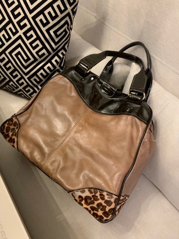 Bolsa marrom com animal print 