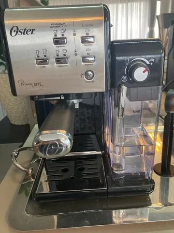 Cafeteira Expresso Oster PrimaLatte Preta