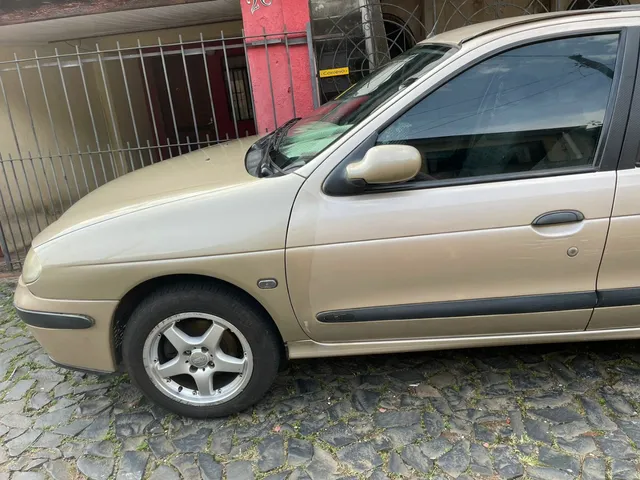 Renault Megane a partir de 2001 em Ponta Grossa - PR