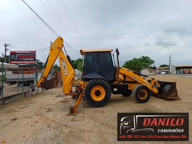 Retroescavadeira JCB 4x4 ano 2014