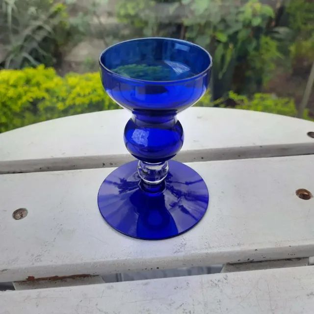 Castiçal antigo em cristal azul cobalto 11cm altura - Foto 4