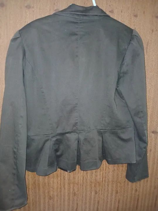 Blazer Marron com ombreiras. - Foto 3