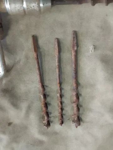 Furadeira antiga,Pua,com as brocas. - Foto 2