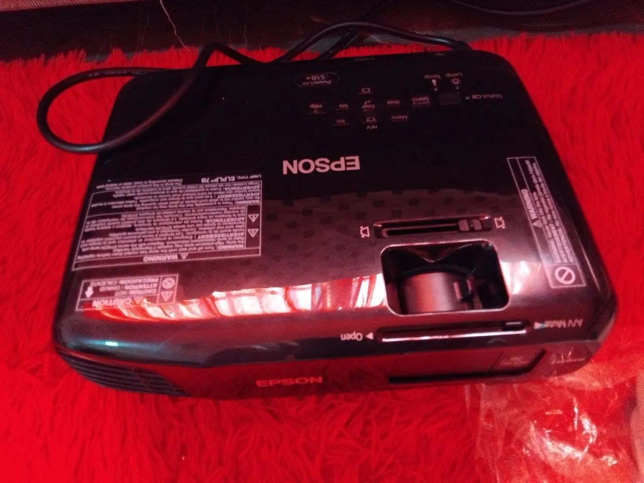 Vendo Dois projetor epson s18+ e um s20 powerlite - Foto 2