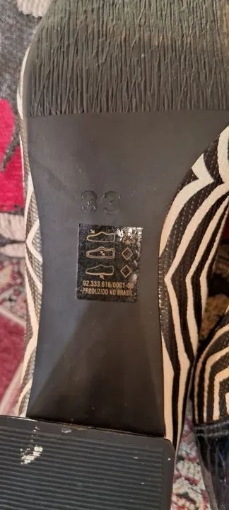 Sapatilhas Rafa's Zebra - Preta e branca com Detalhe em Tassel - Foto 2