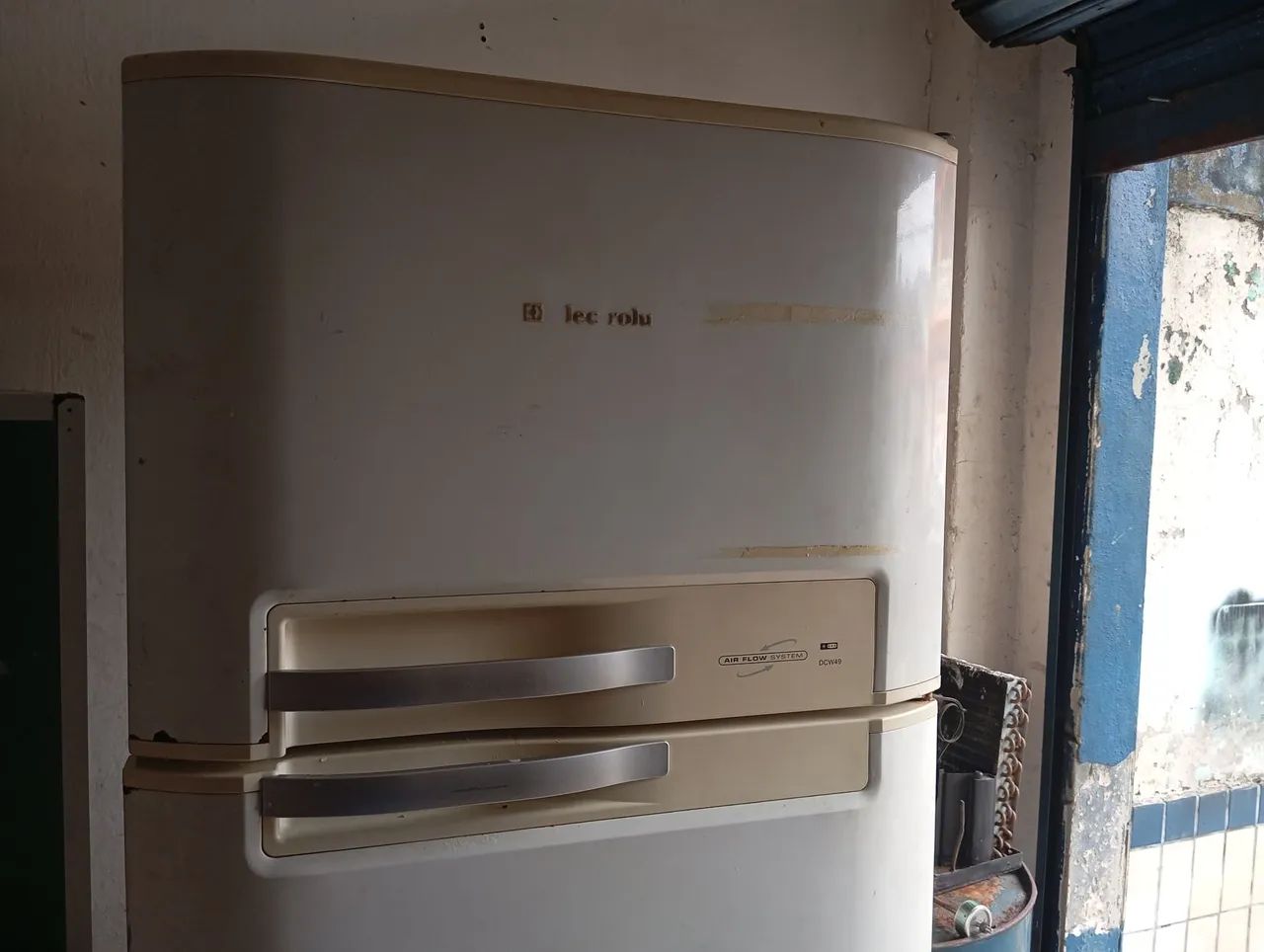 Geladeira Electrolux Duplex com Dispenser de Água - Foto 2