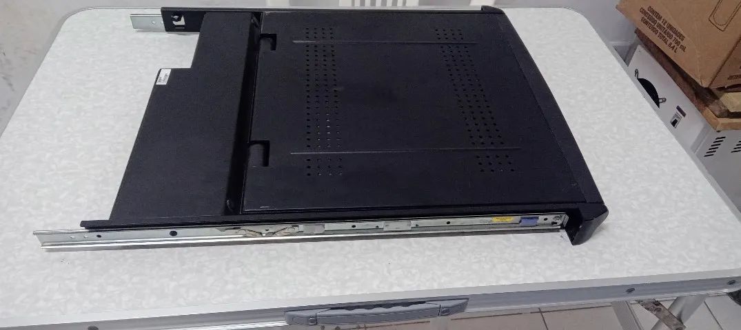 MONITOR COM TECLADO APC PARA SERVIDORES - Foto 4