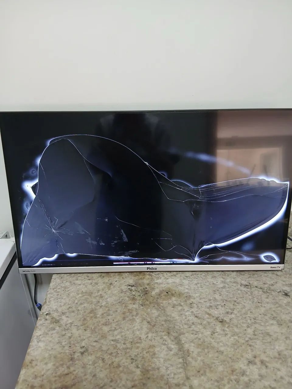 Vendo uma TV 32 polegadas tela quebrada