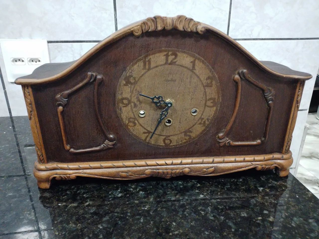 Relógio de madeira de mesa a pilha,u  - Foto 3