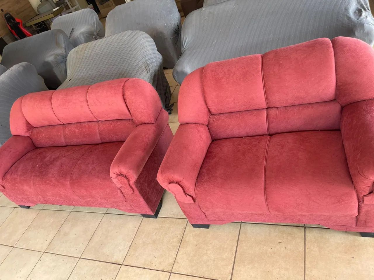 Sofá 2 e 3 Lugares NOVO 64962680849281120