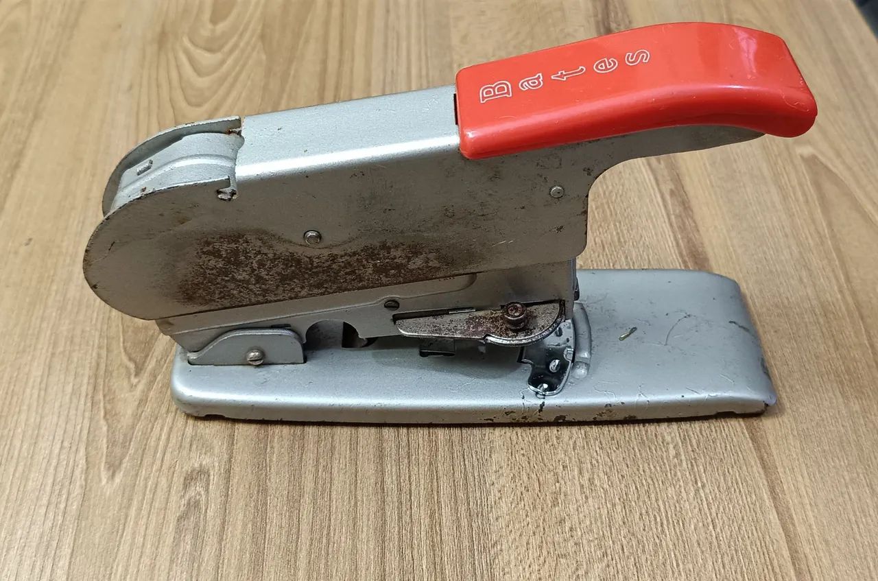 Grampeador antigo Bates64842080403586120
