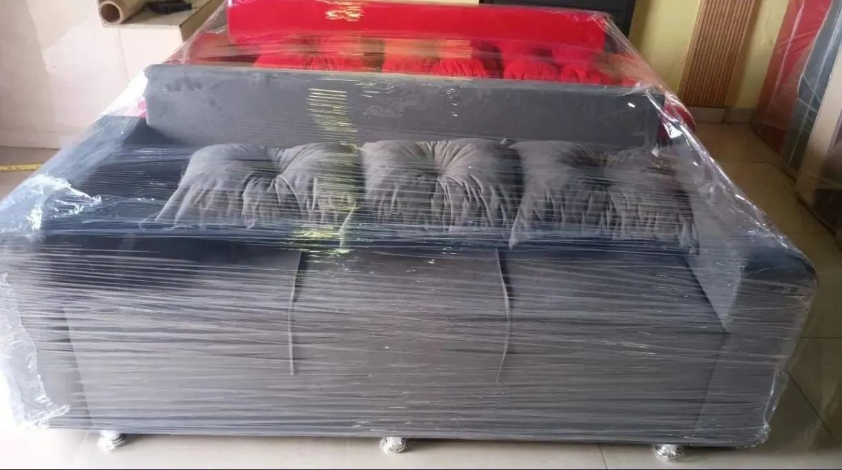 SOFÁ 3  LUGARES COM PUFF ENTREGA GRÁTIS  - Foto 2