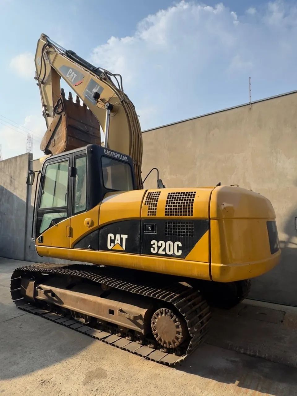 ESCAVADEIRA  CAT  320 / 2002  COM CAÇAMBA - Foto 3