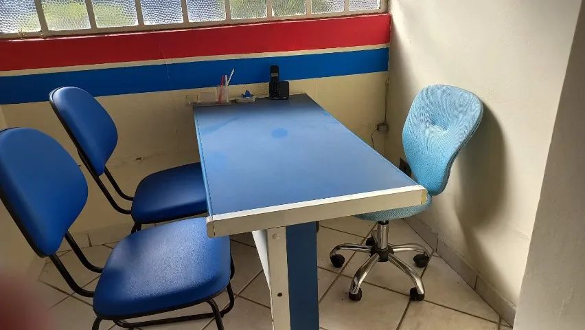 mesa escritório  com 3 gavetas + 2 cadeiras