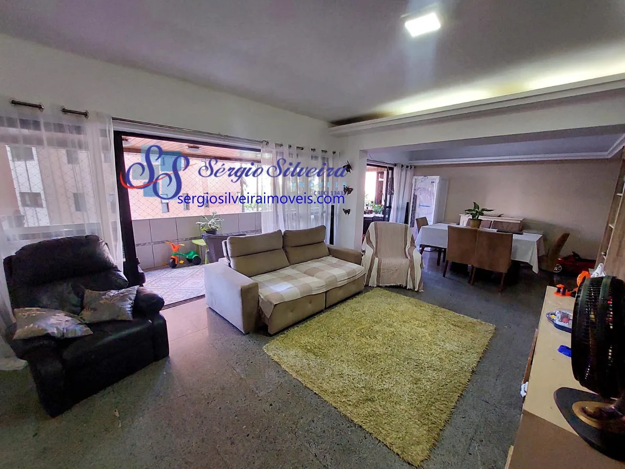 Amplo apartamento no Meireles com 3 suítes